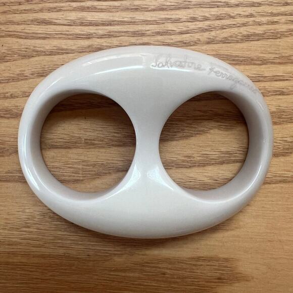 RARE Salvatore Ferragamo White Acetate Chunky Oval Scarf Ring Buckle NWOT - Picture 3 of 7